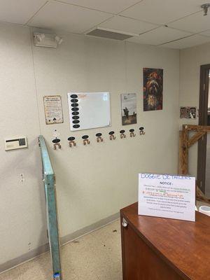 Leash holder and appointment lineup