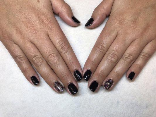 Gel manicure with glitter accent nail