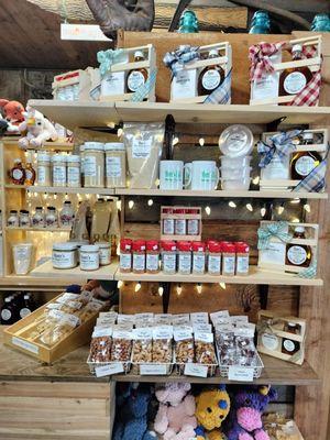Gift shop: Syrup, maple candies, pancake breakfast sets.