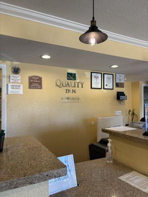 Front entrance to hotel.