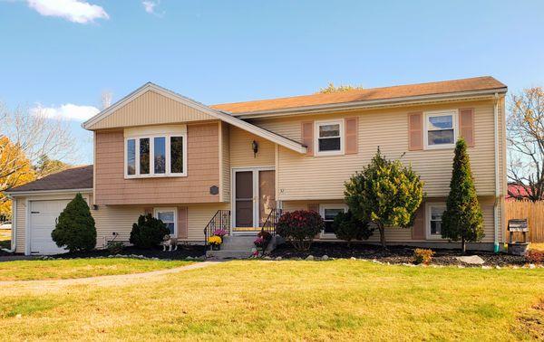 32 Sunnyside Dr Warwick RI FOR SALE NOW!