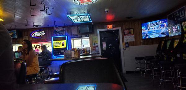 No pool table and more tables