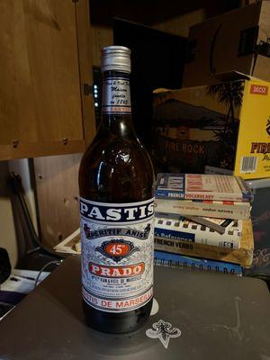 Une bouteille de pastis