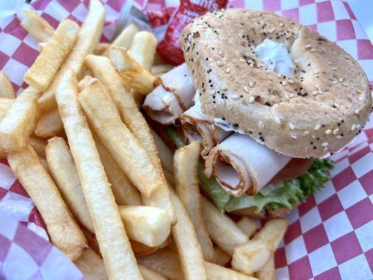 Turkey Pesto & Cream Cheese Bagel Sandwich