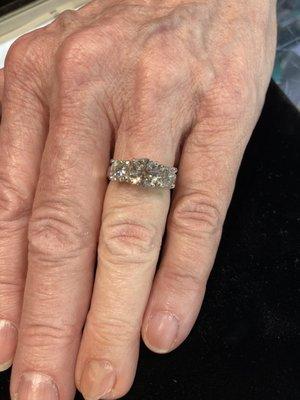 Some examples of what I window shopped today.  A 3 stone ring, orange diamond, huge 18kt necklace!