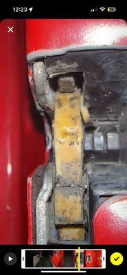 Broken lock mechanism