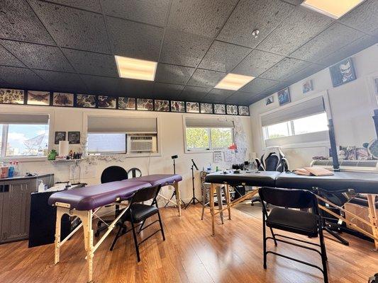 Beautiful clean studio! Come support one of the legends!