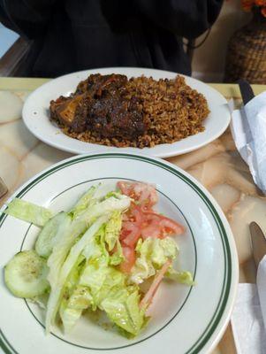 Oxtail and rice with beans.