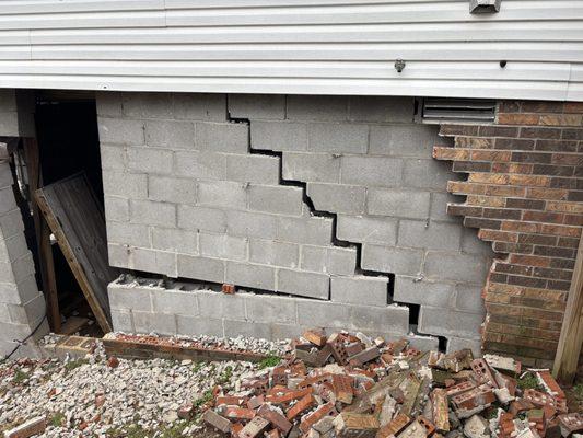 Foundation settlement can be slight or severe! USS can restore the integrity of your foundation with lifetime transferable warranties.