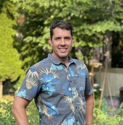 Pleased to meet you! I speak fluent German and a bit of French as well.