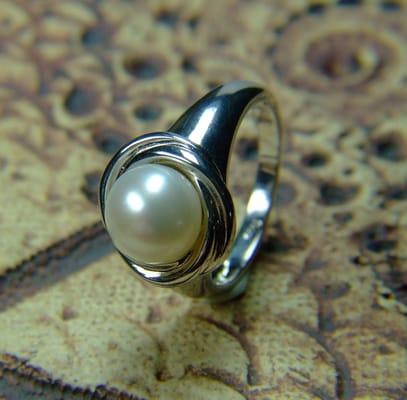 Swirled Pearl ring in Sterling Silver.