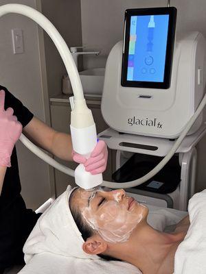 Glacial Skin Facial uses precision cooling to help reduce inflammation, minimize redness, even skin tone, target eczema & hyperpigmentation.