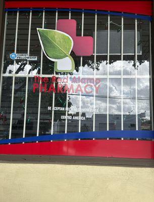 Farmacia Latina Alamo al servicio de la comunidad. Servicio de entrega a domicilio las 24 horas. Llamar, texto or Whatapp al 305-600-3378