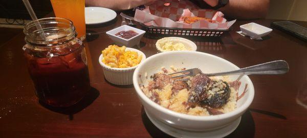 Mac n cheese, potato salad brisket bowl and peach tea... I would recommend