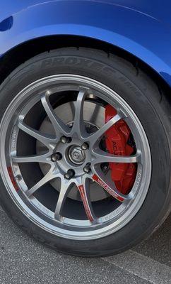 Locking lug nuts on the CE 28's