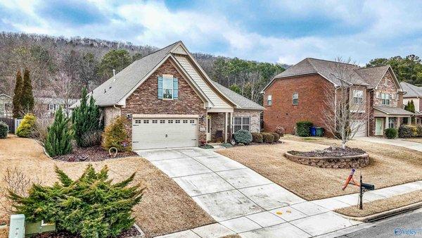 Under Contract https://www.buyandsellwithnichele.com/idx/listing/AL-NARIS/21881326/4862-Cove-Valley-Drive-Owens-Cross-Roads-AL-35763?sharing