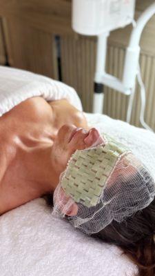 A jade eye mask to relieve pressure and puffiness around the eyes