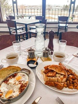 Cozily baked shakshuka, fried chicken & French toast.