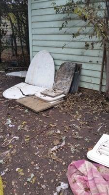 Stolen pieces from company & from customers property.Pictures sent to venetian & criminal background & venetian does nothing.