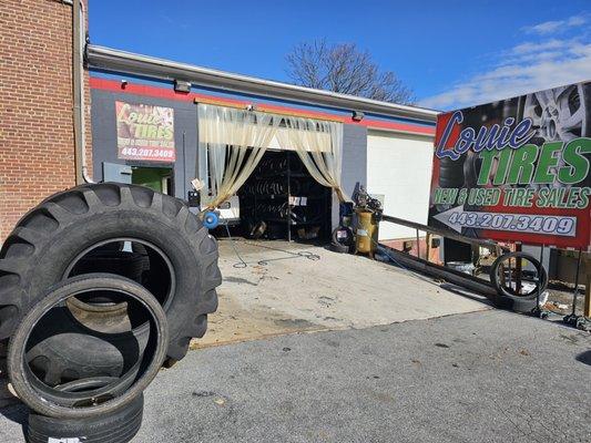 Louie Tire