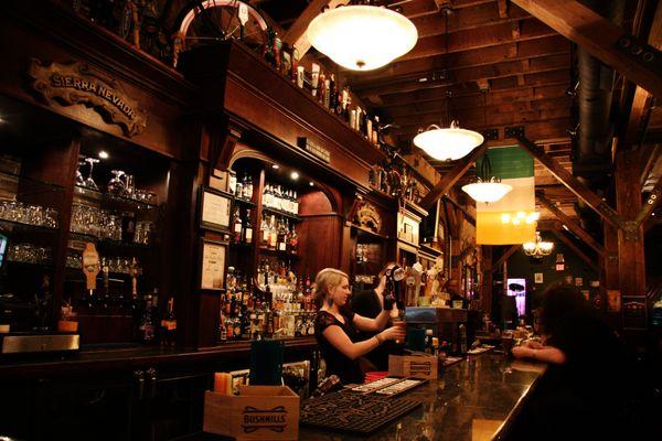 4 Daughters Irish Pub