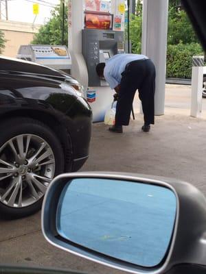And I saw this while pumping gas. Lol! Yes, that's an HEB plastic bag...