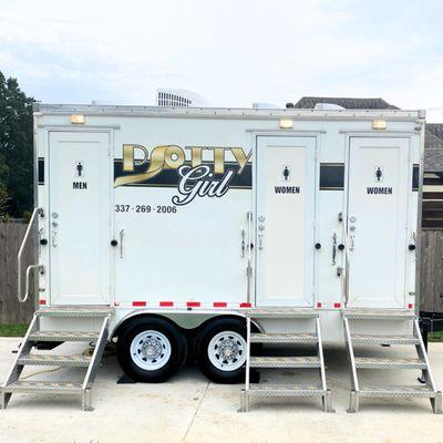 Louisiana restroom trailer rentals for events.
Perfect for weddings, family gatherings, crawfish boils, and graduation parties.