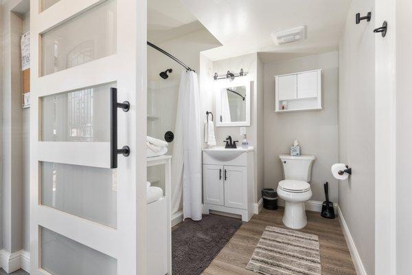 Large bath with luxury towels.