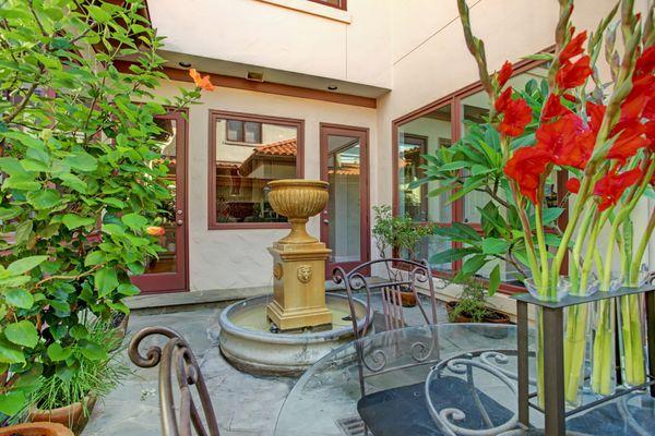 The ultimate in privacy zoned to River Oaks Elementary School!