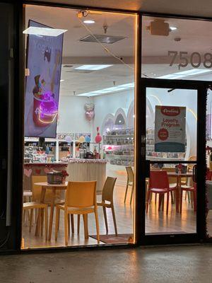 Andias Frozen Yogurt