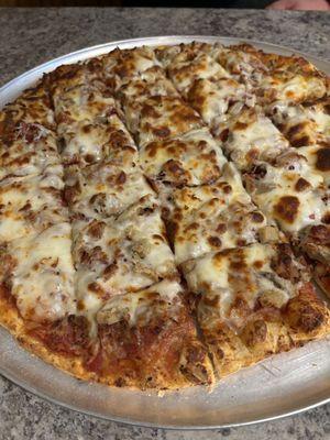 Mushroom, pepperoni and sausage pizza