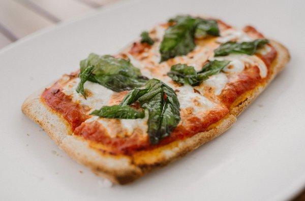 Margherita flatbread