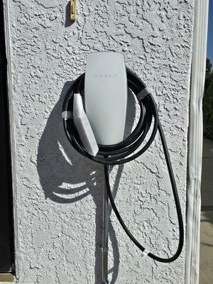 Tesla charger installation. Universal Tesla Wall Connector.
Certified Tesla Installer.