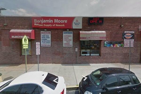 This is the outside according to Google maps. Why there are no pictures on the yelp page is a mystery to me