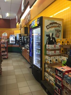 Millis Mobil -- 972 Main Street / Route 109, Millis Interior