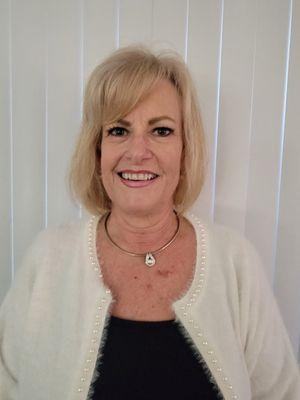 Hello my name is Dion. I've been a manicurist for 40+ years.