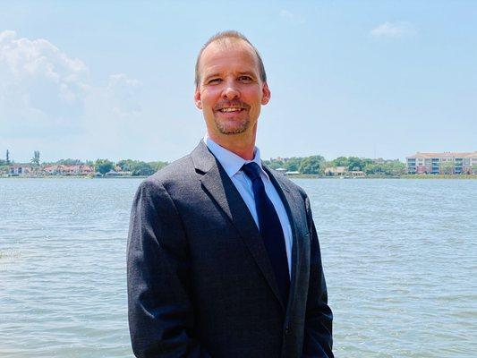 Nice to meet you! Whether it's getting your home sold fast or helping you find that special house to call home, contact me now!