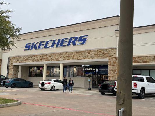 SKECHERS Warehouse Outlet