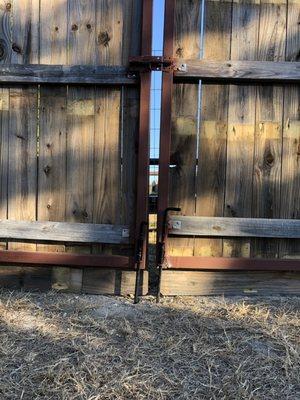 Large Gap Gate Stakes Slanted