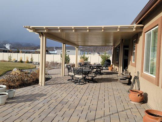 Aluminum Patio Cover
Solid Top with tails & lattice tubes on perimeter