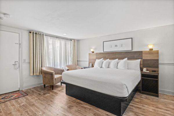 KING Deluxe - Non-Smoking