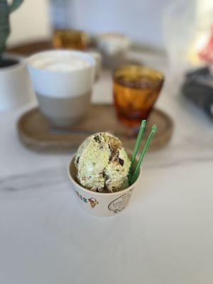 Cafe Latte, flat white, ice cream