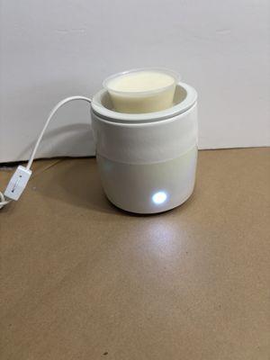 Iridescent ceramic warmer with toggle switch for ease. Wikkle placed on for the optimal throw of scent