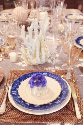 Elegant seasonal tables capes