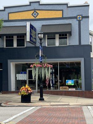 Welcome to the Center of Town Corner South Fort Thomas Ave, North Fort Thomas Abe and Highland Abe.