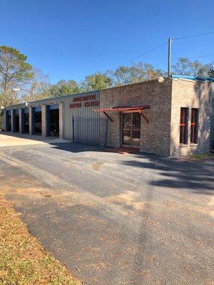 Mobile, Alabama's automotive repair experts that provide tire services, alignments, suspension work, brake work, and so much more!