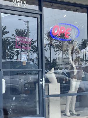 Says OPEN everywhere but the door is LOCKED