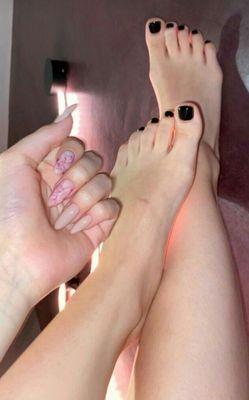 Love the colors on my hands and feets , thank Sugarcoat & Co beauty bar . The shop is very nice and clean .