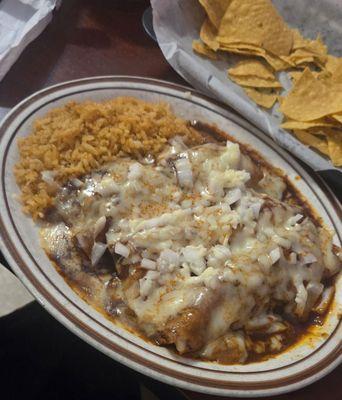 Mole chicken enchiladas with arroz