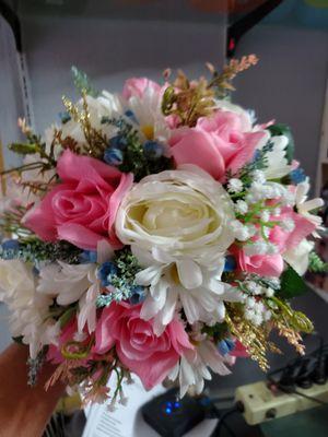 Devine Floral Designs & Gifts